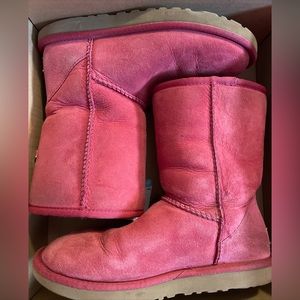 Ugg Boot Womens Size 7 W Classic Short 5825 W Ruby